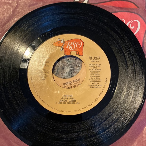 45 RPM vinyl record from the 80’s Andy Gibb “Desire” & “ Waiting for You” - Picture 2 of 4